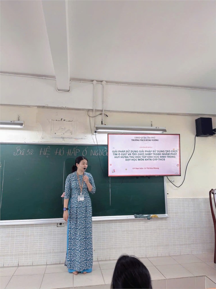 Tổ KHTN thực hiện chuyên đề cấp trường“Giải pháp sử dụng trò chơi tìm ô chữ và trò chơi ghép tranh nhằm phát huy hứng thú học tập cho học sinh trong dạy học môn KHTN cấp THCS”.