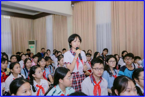 Ngày 24 tháng 11 năm 2024, Em Lê Huỳnh Lan Chi - Liên đội trưởng trường Trung học cơ sở Huỳnh Văn Nghệ tham dự chương trình tập huấn  Ban chỉ huy Liên đội  năm học 2024 - 2025