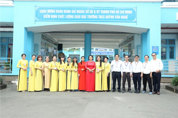 Hình ảnh Đoàn đánh giá ngoài của Sở giáo dục và đào tạo Thành phố Hồ Chí Minh khảo sát sơ bộ tại Trường trung học cơ sở Huỳnh Văn Nghệ - Quận Gò Vấp.