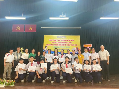 Ngày 12/3/2025, trường THCS Lê Quý Đôn tổ chức họp mặt học sinh giỏi dự thi học sinh giỏi lớp 9 cấp thành phố năm học 2024 - 2025. Chúc các em luôn mạnh khỏe, bình tĩnh, tự tin, đạt kết quả cao nhất có thể đem vinh quang về cho bản thân và cho nhà trường.