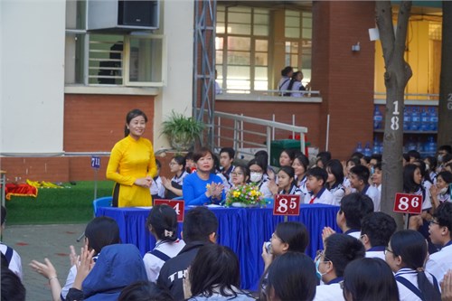 Trường THCS Lê Văn Tám hân hoan chào đón Hiệu trưởng mới - cô Phạm Thị Thuỷ