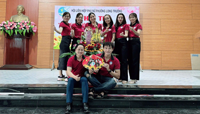 Hội thi cắm hoa và vẽ nón lá