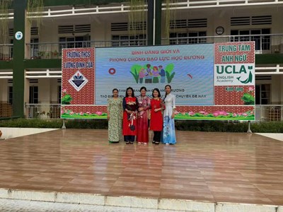Tuyên truyền “bình đẳng giới và phòng chống bạo lực học đường”.