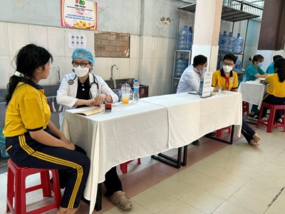 Khám sức khỏe cho học sinh