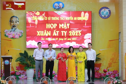 Trường thcs nguyễn an khương tổ chức họp mặt xuân ất tị 2025