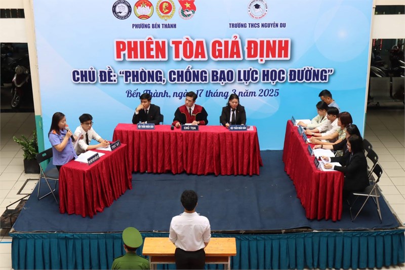Phiên tòa giả định với chủ đề “Phòng, chống bạo lực học đường”