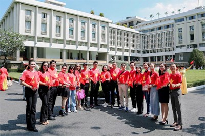 Hướng về ngày lễ lớn của dân tộc - 30/4/2025