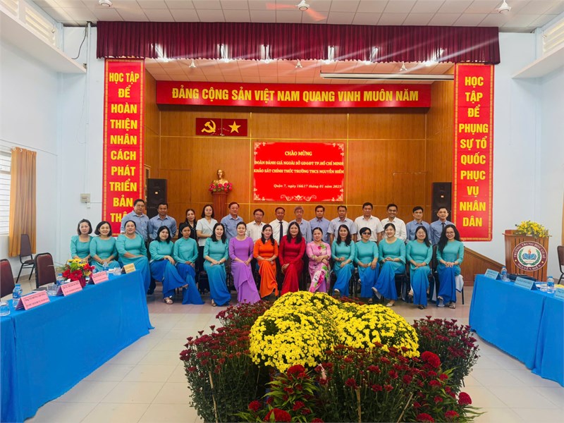 Công nhận trường đạt chuẩn quốc gia