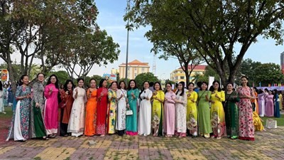 Sáng ngày 08.3.2025 thầy cô thay mặt trường tham gia đồng diễn dân vũ với Áo dài tại Quảng trường UBND Quận 7. Năm học 2024-2025