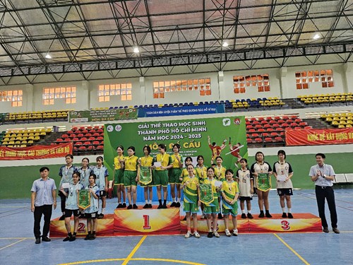 Chúc mừng học sinh Phạm Gia Hân lớp 6TC2 thi đấu môn Đá cầu cấp Thành phố đạt giải ba đồng đội 3 người.
Huấn luyện viên Cô Nguyễn Thị Kim Thoa. Năm học 2024-2025