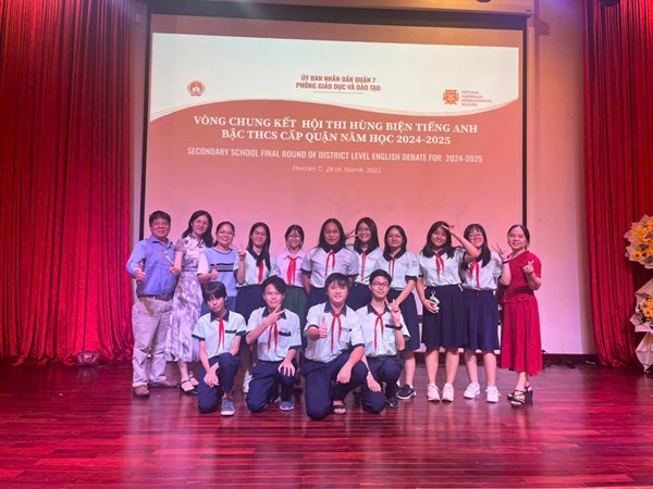 Em Đinh Ngọc Hân - Lớp 9TH đạt giải khuyến khích Hội thi Hùng  biện Tiếng Anh cấp quận. Năm học 2024-2025