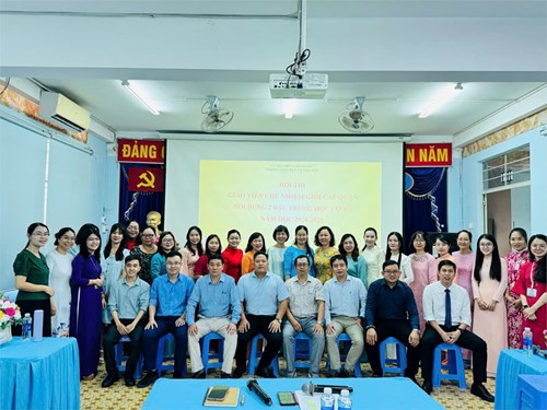 Thầy Bùi Đình Triệu và Cô Châu Trần Nhã Trúc hoàn thành nội dung 2 của Hội thi GVCN Giỏi cấp quận. Năm học 2024-2025
