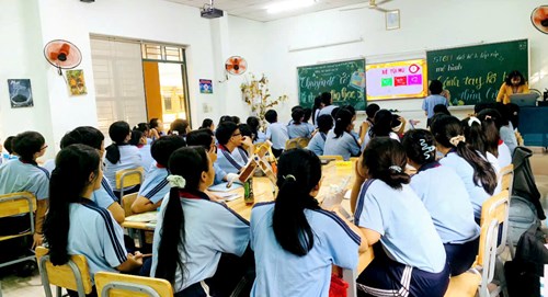Chuyên đề môn Công nghệ 8 với chủ đề “Thiết kế và lắp ráp mô hình cánh tay rô bốt thủy lực”