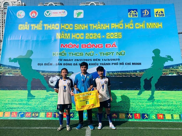 Tuyên dương học sinh đạt Giải Thể thao học sinh cấp Thành phố Hồ Chí Minh ở nội dung Bóng đá nữ THCS