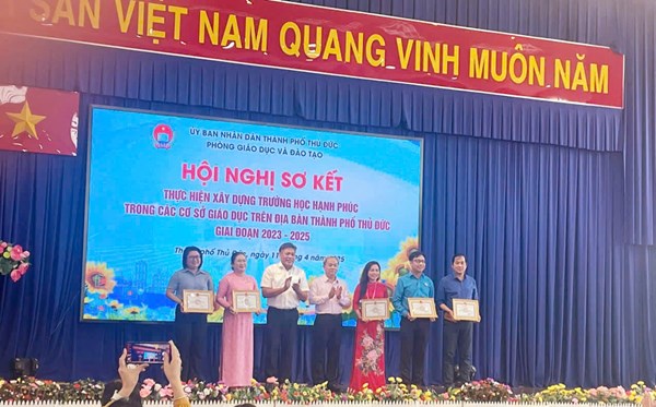 Trường THCS Nguyễn Văn Bá nhận giấy khen về việc thực hiện tốt mô hình “Trường học hạnh phúc” giai đoạn 2023–2025
