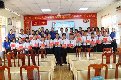 Lễ kết nạp đoàn viên mới