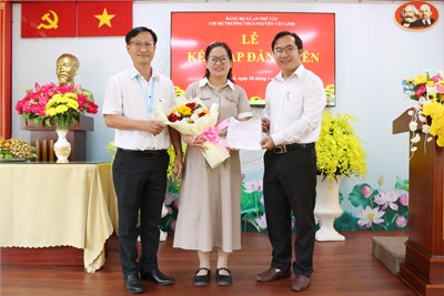 Lễ kết nạp đảng viên mới