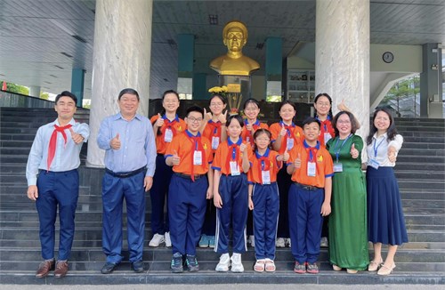 Ra quân đội hình dự thi “Hội thi Chỉ huy Đội giỏi cấp Quận năm học 2024-2025”