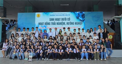 Sinh hoạt dưới cờ và Hoạt động trải nghiệm hướng nghiệp của lớp 8/7 và 8/8