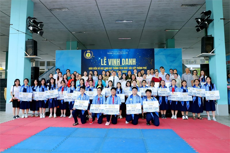 Lễ vinh danh giáo viên, học sinh đạt thành tích xuất sắc cấp Thành phố năm học 2024-2025