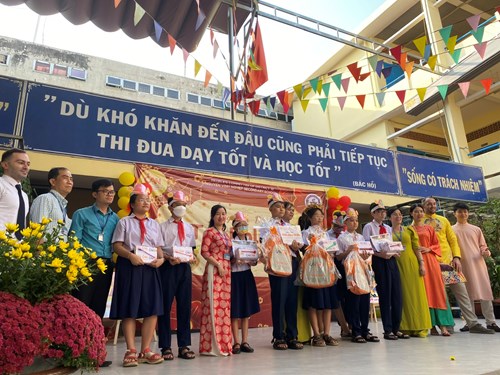 Hội thi Hùng biện Tiếng Anh