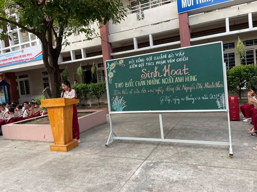 Sinh hoạt theo bước chân những người anh hùng  Tìm hiểu về cuộc đời và sự nghiệp đồng chí Nguyễn Thị Minh Khai 