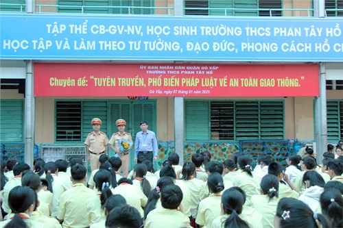 Trường THCS Phan Tây Hồ tổ chức chuyên đề:  Tuyên truyền, phổ biến pháp luật về an toàn giao thông 