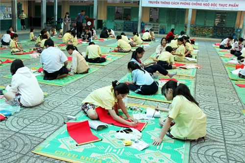 Các chi đội trường THCS Phan Tây Hồ tham gia Hội thi Viết câu đối Tết. Năm học 2024 - 2025.