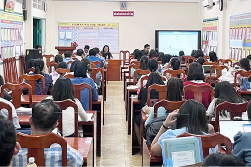 Trường THCS Phan Tây Hồ Tổ chức tập huấn Chuyển đổi số tạo học liệu điện tử trên hệ thống LMS.