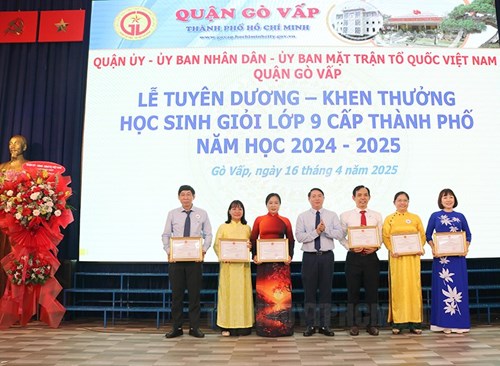 Quận Gò Vấp: Tuyên dương học sinh giỏi lớp 9 cấp Thành phố năm học 2024 - 2025