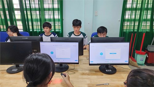 Học sinh lớp 9 thực hiện khảo sát năng lực Tiếng Anh năm học 2024-2025