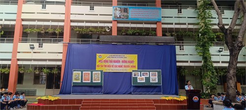 Sáng thứ 2, ngày 24/2/2025, Trường THCS Quang Trung tổ chức tiết hoạt động trải nghiệm - hướng nghiệp với chủ đề  Hội thi tìm hiểu về các nghề truyền thống  và kể chuyện về học tập và làm theo tư tưởng, phong cách Hồ Chí Minh, tuyên dương học sinh đạt giải cao trong thi đấu Thể dục thể thao.
