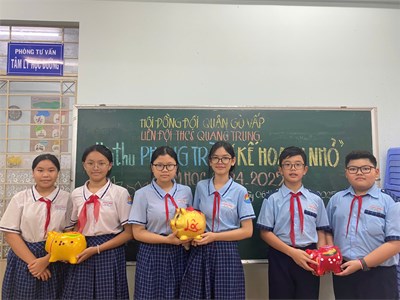 Ngày 06/5/2025, Liên đội THCS Quang Trung tổ chức hội thu Kế hoạch nhỏ năm học 2024 - 2025, các chi đội tích cực tham gia với hình thức nuôi heo đất, thu gom giấy, vỏ chai, vỏ lon.