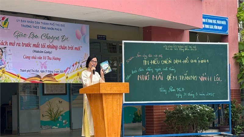 Một số hình ảnh về buổi giao lưu chuyên đề cùng Nhà văn Võ Thu Hương  Sách mở ra trước mắt tôi những chân trời mới  (Maksim Gorky)