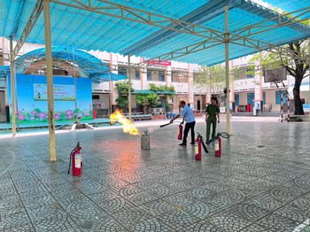 Tập huấn nghiệp vụ phòng cháy chữa cháy và cứu nạn, cứu hộ năm 2025.