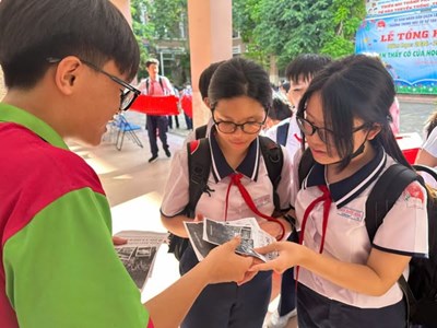 Học sinh trường thcs Tân Thới Hòa giao lưu với CLB Kiến Cầm