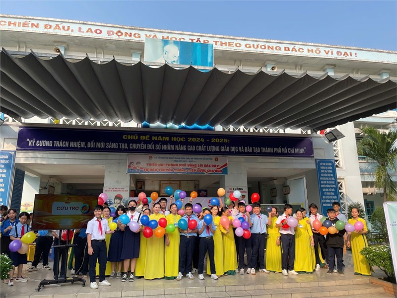 Hội thi  Rung chuông Vàng  - Hoạt động trợ giúp học sinh dự thi của tập thể giáo viên