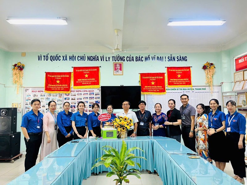 Chi bộ trường THCS Thị Trấn 2 - Chúc mừng 94 năm Ngày Thành lập Đoàn TNCS Hồ Chí Minh (26/3/1931-26/3/2025)