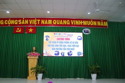 Tập huấn kỹ năng phòng vệ cơ bản cho học sinh trên địa bàn phường, năm học 2024 - 2025