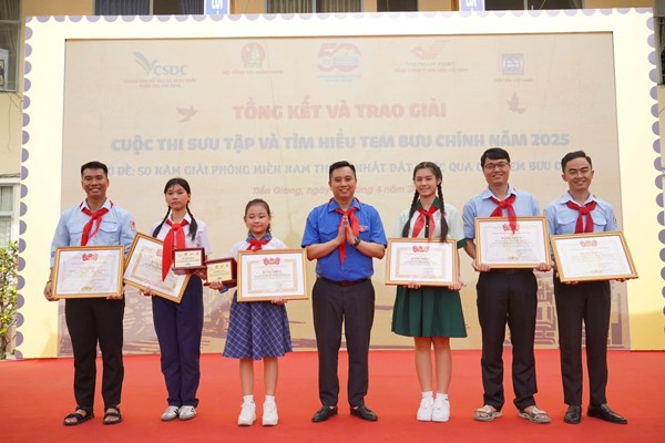 <a href="/doan-doi/hinh-anh-tong-ket-va-trao-giai-cuoc-thi-tim-hieu-tem-buu-chinh-nam-2025/ct/36975/700067">Hình ảnh tổng kết và trao giải cuộc thi tìm<span class=bacham>...</span></a>