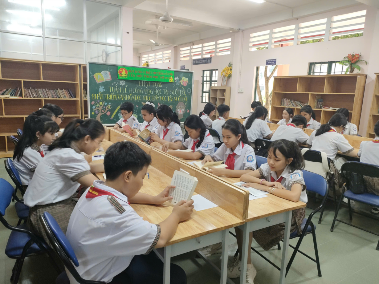 hoạt động đọc sách tại thư viện
